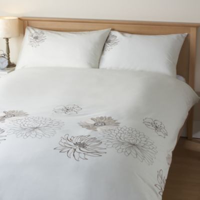 Tu Chocolate Floral Embroidery Bed Linen Set