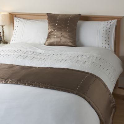 Tu Chocolate Spot Bed in a Bag - includes Duvet Cover, Pillowcase, Runner and Cushion Cover