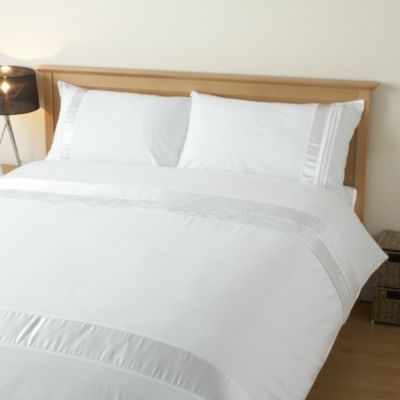 Tu White Panel Pintuck Bedlinen Set