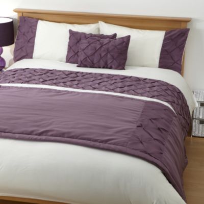 Home Collection Grape Knotted Bed in a Bag - includes Duvet Cover, Pillowcase, Runner and Cushion Cover