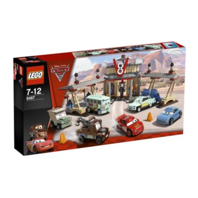 Cars 2 Flos V8 Café