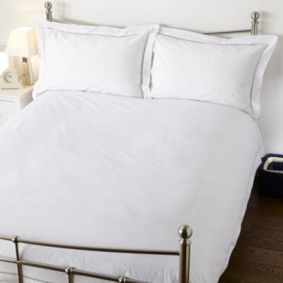 Home Collection White Flange Bed Linen Set