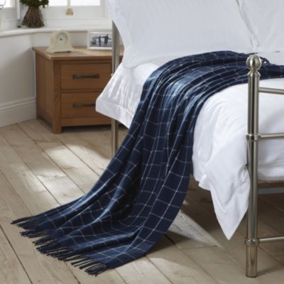 Tu Navy Check Throw