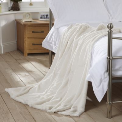 Tu Cream Faux Fur Throw