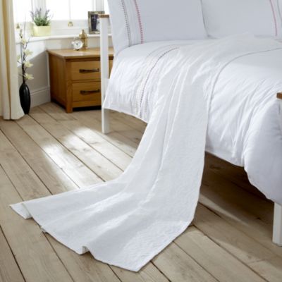 Home Collection White Matelasse Throw